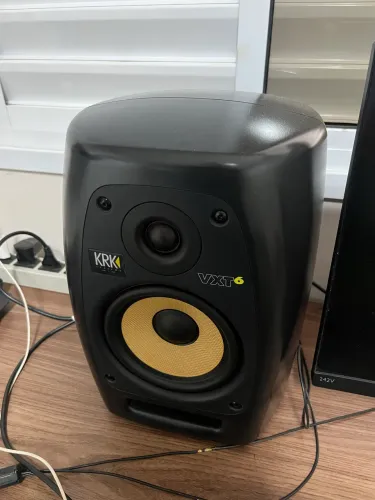 Monitor de áudio KRK