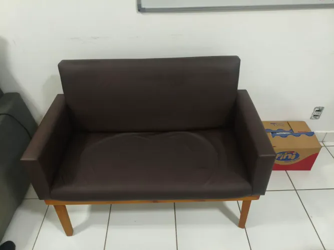 VENDO Sofá retrô / pé palito/namoradeira