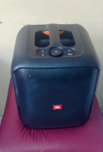 Caixa de Som JBL Partybox Encore Essential com Show de Luzes