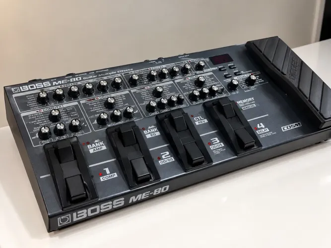 BOSS ME-80 - Pedaleira Multi-Efeitos para Guitarra + Bag