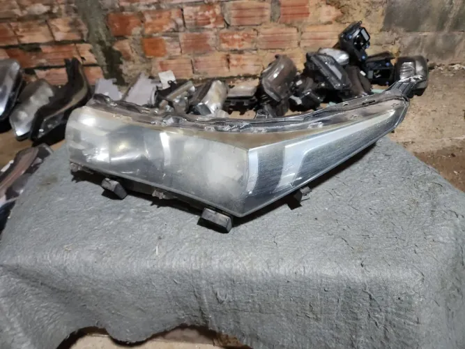 Farol esquerdo Corolla 15/17 original