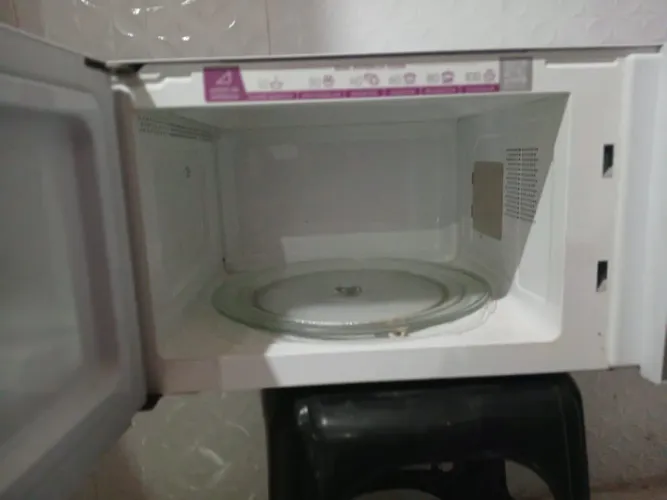 Micro-ondas em perfeitas condições