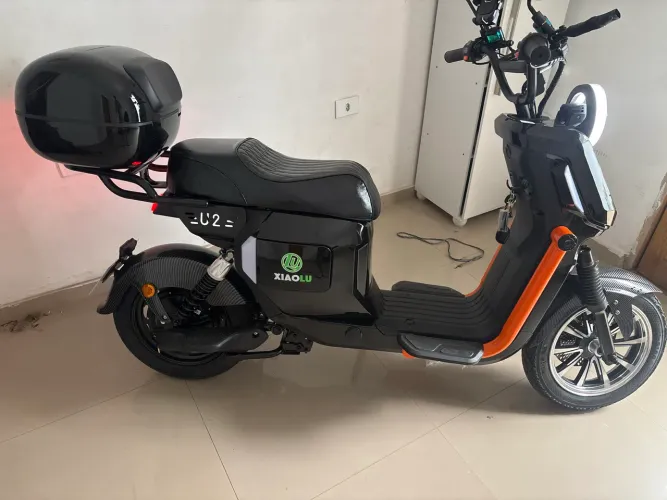 Moto Elétrica Xiaolu U2 1000W 60V - Baixa Quilometragem + Baú + Suporte de Celular