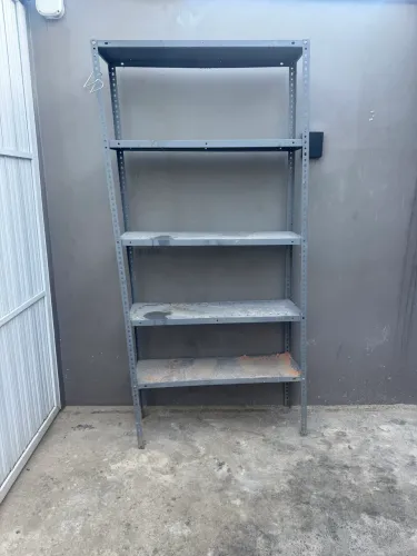 Estante de ferro