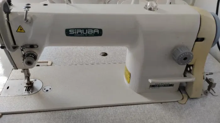 Máquina De Costura Reta Industrial Siruba
