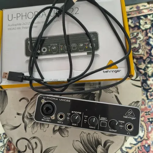 Interface Behringer U-phoria Umc22 