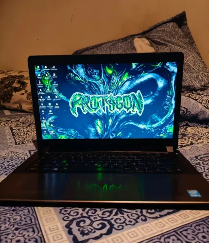 Notebook Dell Vostro, Intel core i7.