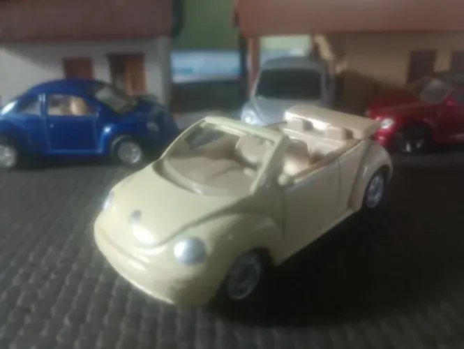 MINIATURA NEW VW CONVERSÍVEL ESCALA 1/64.