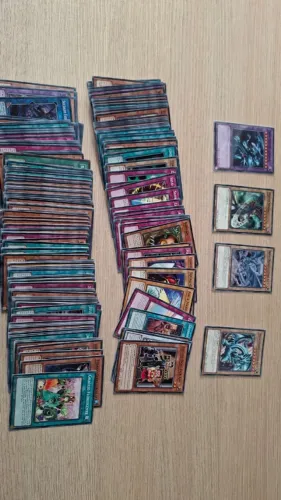 200 cartas de Yugioh | 50 com raridade