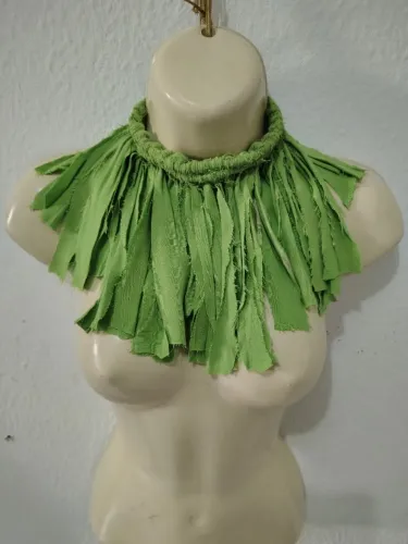 Colar artesanal verde sustentável