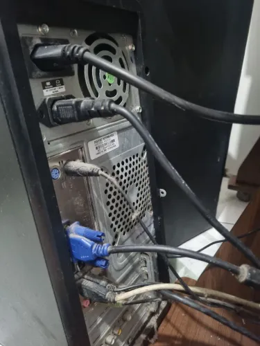 Computador(está com defeito no cabo de transmissão do chuveiro para o monitor)