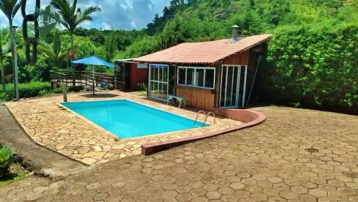 Chácara Mobiliada c/ Vista p/ a Represa à Venda, Bairro Serrinha - Brag Pta