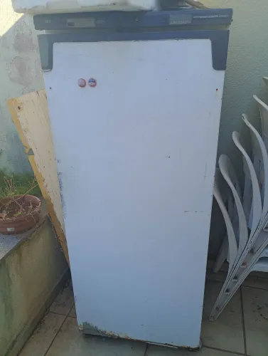 Geladeira, freezer, máquina de lavar roupa