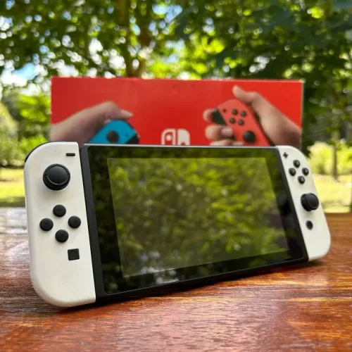 Console Nintendo Switch 32GB com Joy-Cons e Base TV