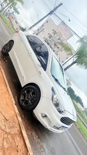 Ford KA+ Sedan 1.5 SEL 16V Flex 4P 2015