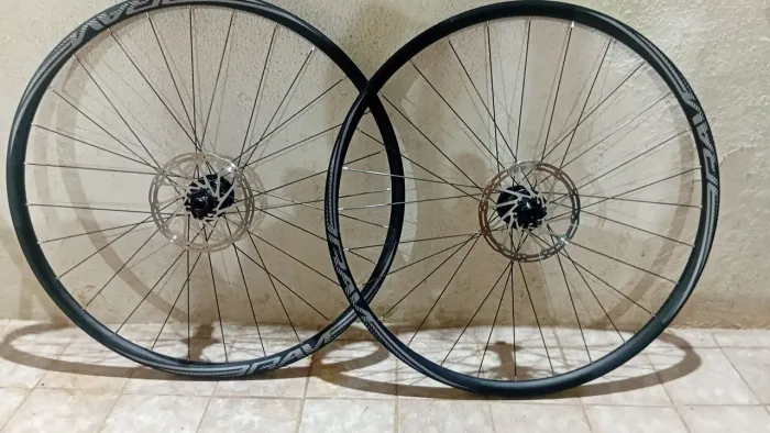 Par de rodas Gravel+Par de pneus Vittoria+Camaras de ar+Discos Sram<br>(LEIA O ANÚNCIO)