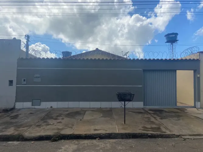 Casa para aluguel possui 160 metros quadrados com 2 quartos em Jardim das Rosas - Goiânia