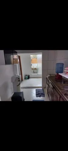 Alugo pequena casa para estudantes ou casal s/filhos e animal