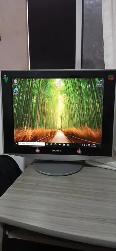 Vende-se computador e mesinha