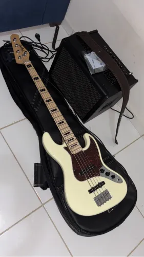 Vendo baixo 5 cordas tagima + acessórios 