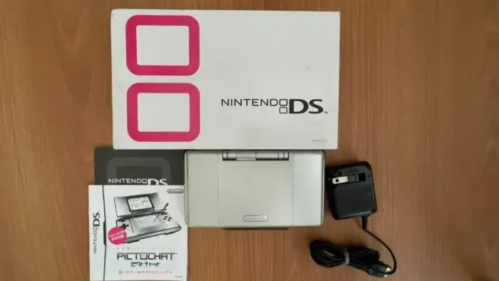 Nintendo DS Classic Prata na Caixa