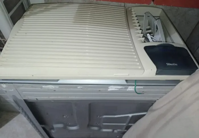 Vendo ar condicionado de janela Springer 19k BTUs 220v