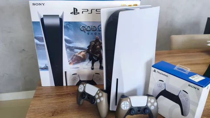 PlayStation 5 C/ leitor CD e dois controles