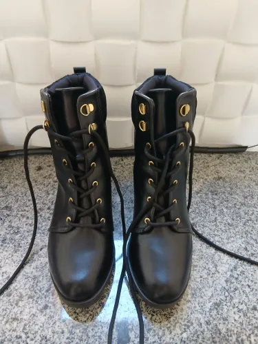 Botas