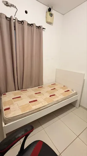 Cama de solteiro em MDF
