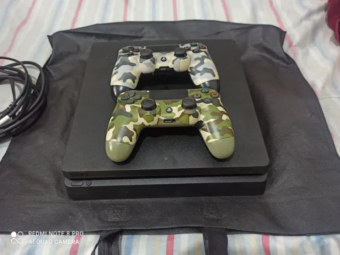 PS4 Slim , 2 controles originais, ótimo estado