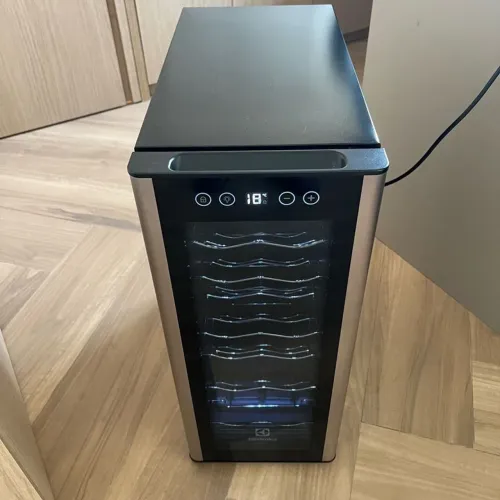 Adega Electrolux