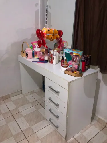 Vende-se essa escrivaninha