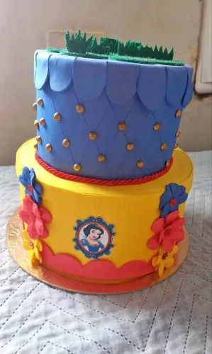 Bolo Fake Branca de Neve