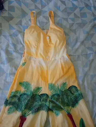 Macacão amarelo florido