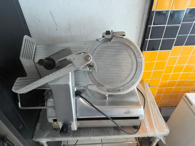 Fatiador de frios automático