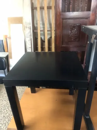 Mesa de cabiceira preta