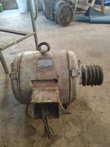 Vendo motor trifásico 20 CV.