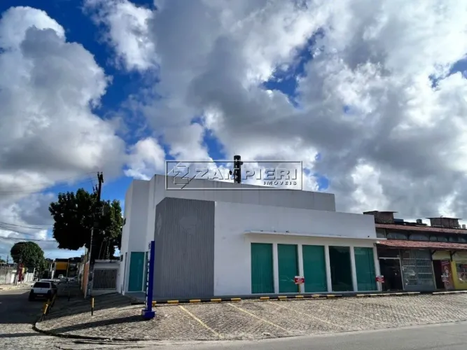 Prédio comercial para aluguel no Farol