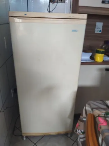 Freezer vertical 226 litros