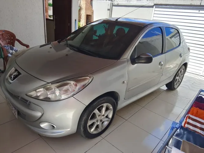 Peugeot 207 XR 1.4 Flex 8V 5P 2012