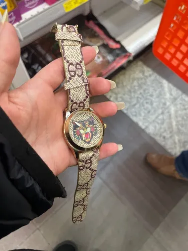 Relógio tipo Gucci G-Timeless