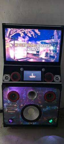 Máquina karaokê multimídia 