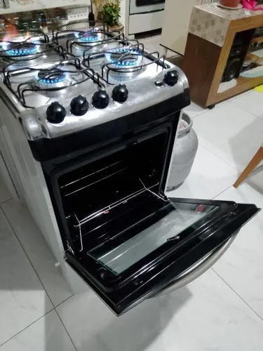A venda um lindo ? fogão 4 bocas marca Electrolux vlt bvlts semi novo parcela no cartão