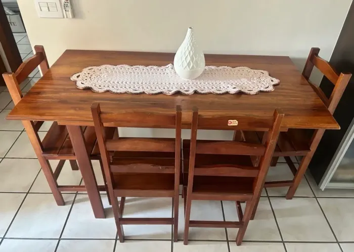 Mesa madeira eucalipto + 6 cadeiras