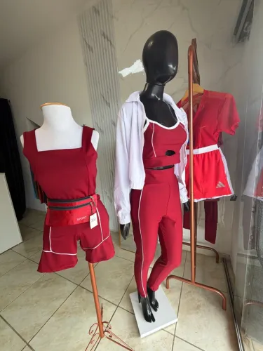Vendo itens para montar loja roupa
