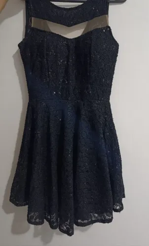 Vestido preto curto de festa