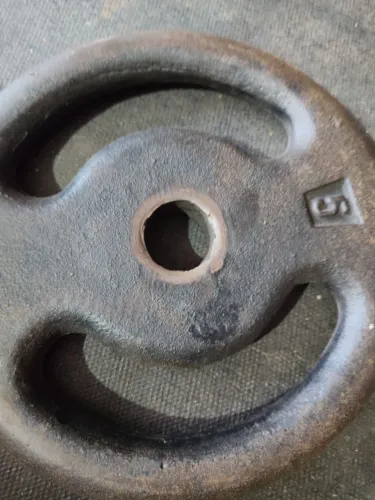Anilhas de 5kg ferro 35 reais cada.