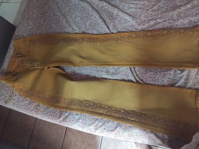 Calça linda. Nunca usada. Tem conversa
