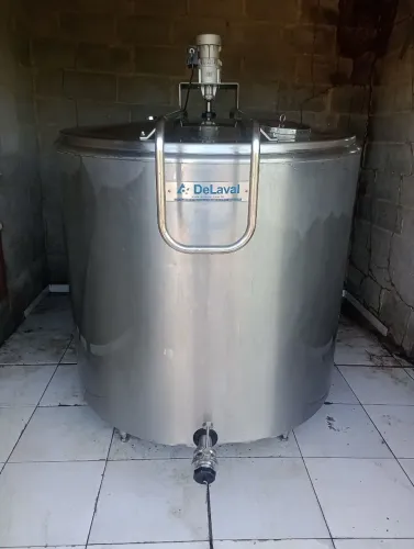 Vendo um resfriador de mil litros 