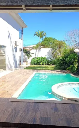 Sobrado para aluguel tem 500 metros quadrados com 6 quartos em Kaikan Sul - Teixeira de Fr